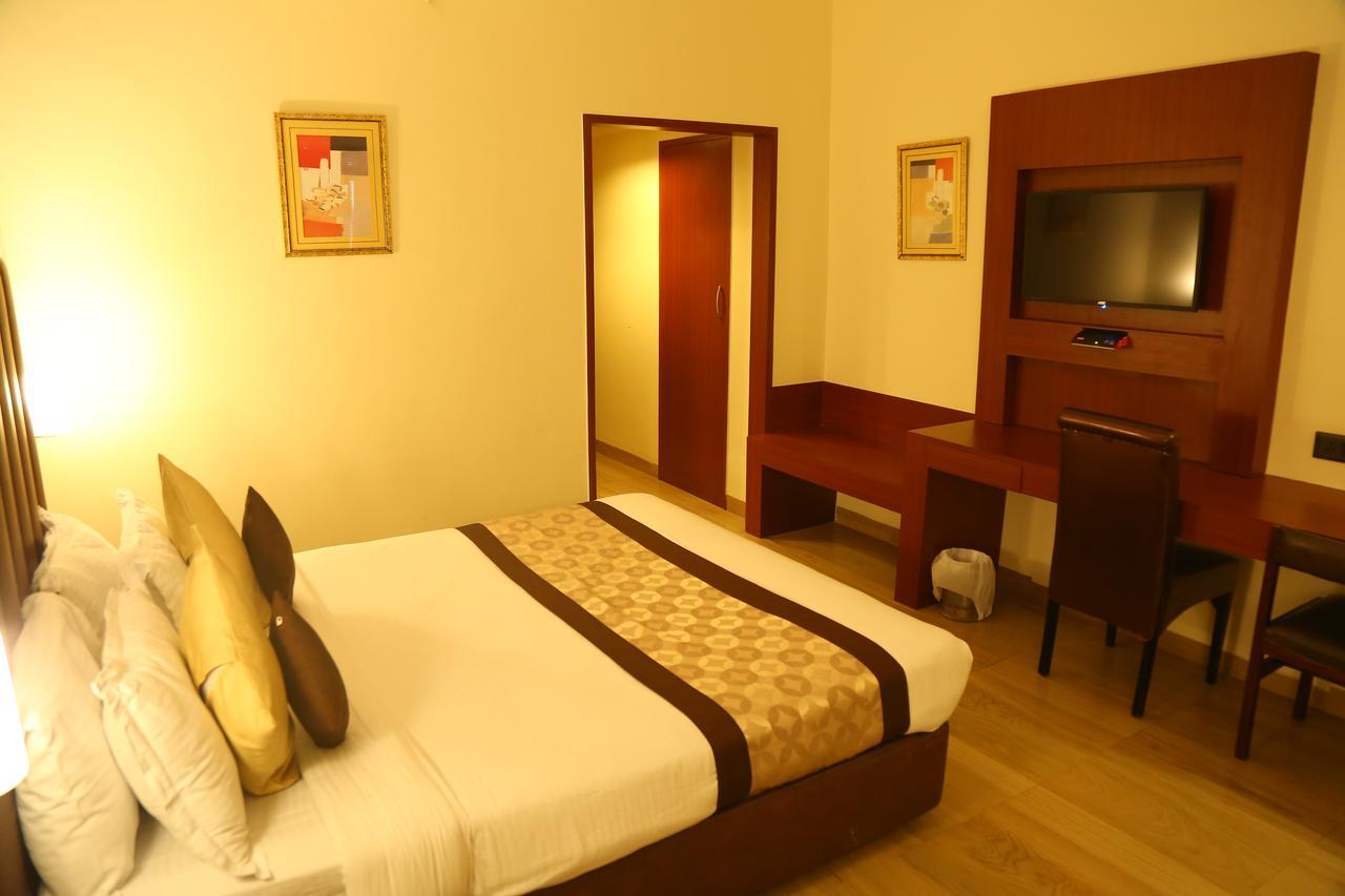 Hotel Swarn Towers Bareilly Luaran gambar